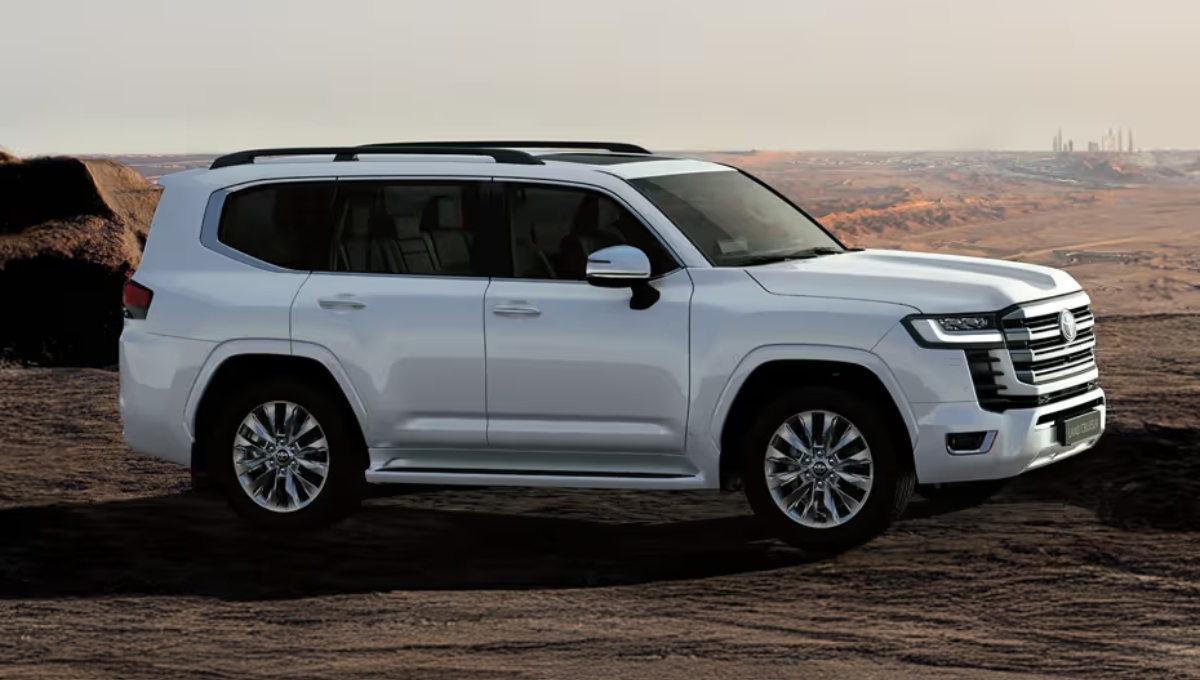 Toyota Land Cruiser 300: दमदार फीचर्स और करीब ₹2 करोड़ की शानदार SUV