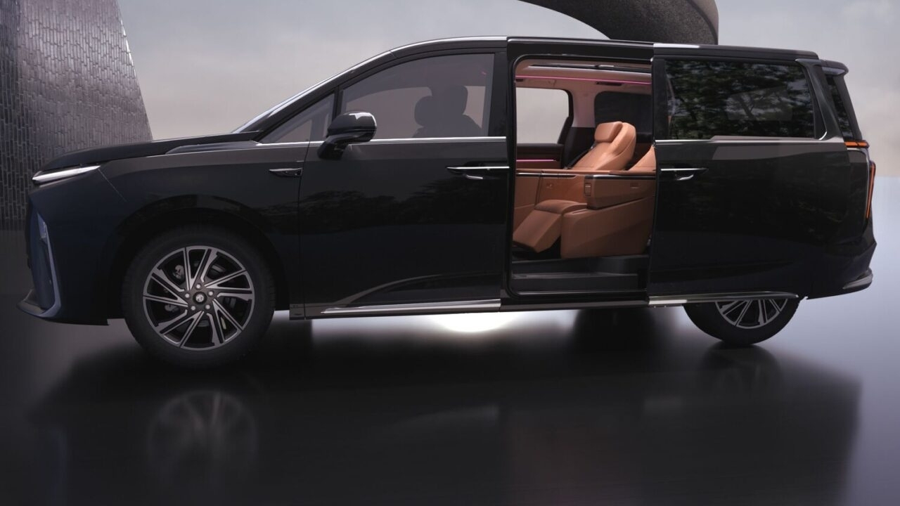 MG M9 Electric MPV Review